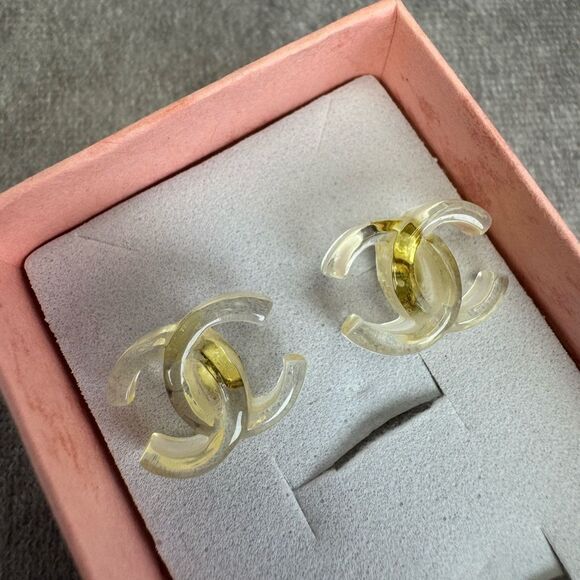 Chanel Transparent 2002 Interlocking CC Logo Earrings - Picture 4 of 10
